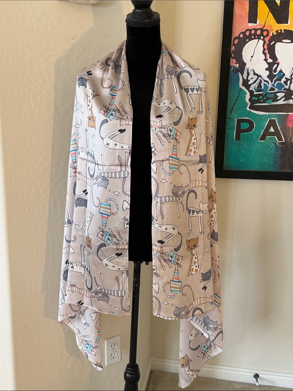NWOT Cat Lovers Print Lightweight Scarf Wrap in Light Beige
